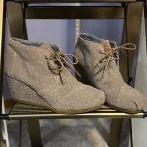 NWT Toms Desert Wedge Shoes